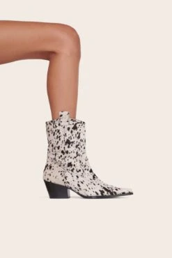 JUNE BOOT | BLACK WHITE HAIRCALF 11 JUNE BOOT | BLACK WHITE HAIRCALF -Fashion Shop 468 1313 BWHC 00175 web