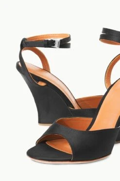 ANOUSH WEDGE | BLACK 12 ANOUSH WEDGE | BLACK -Fashion Shop STAUD ANOUSH WEDGE BLACK FALL 23 ECOM 4
