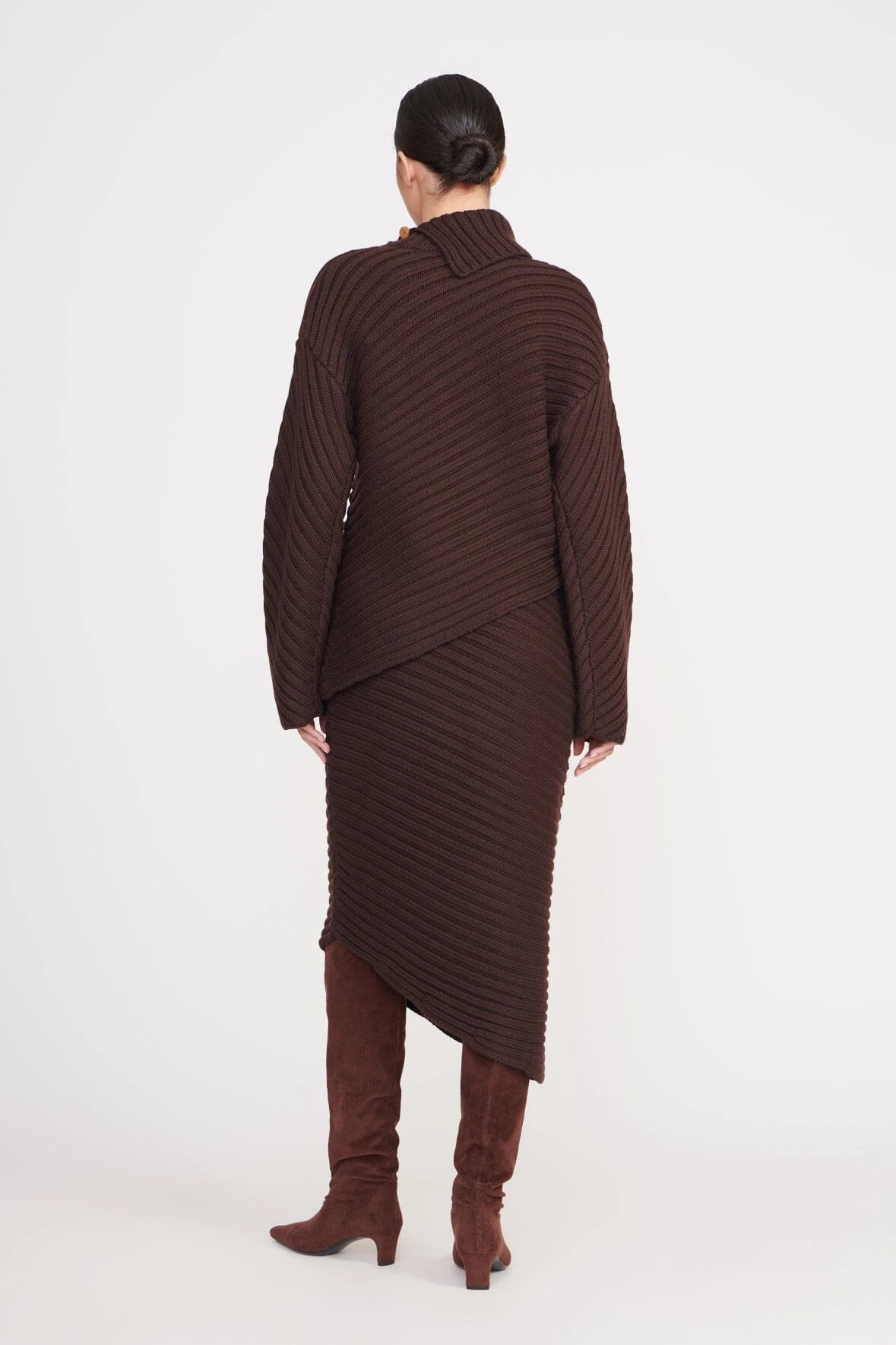 ENGRAVE SWEATER | DARK CHOCOLATE 6 ENGRAVE SWEATER | DARK CHOCOLATE - Image 6